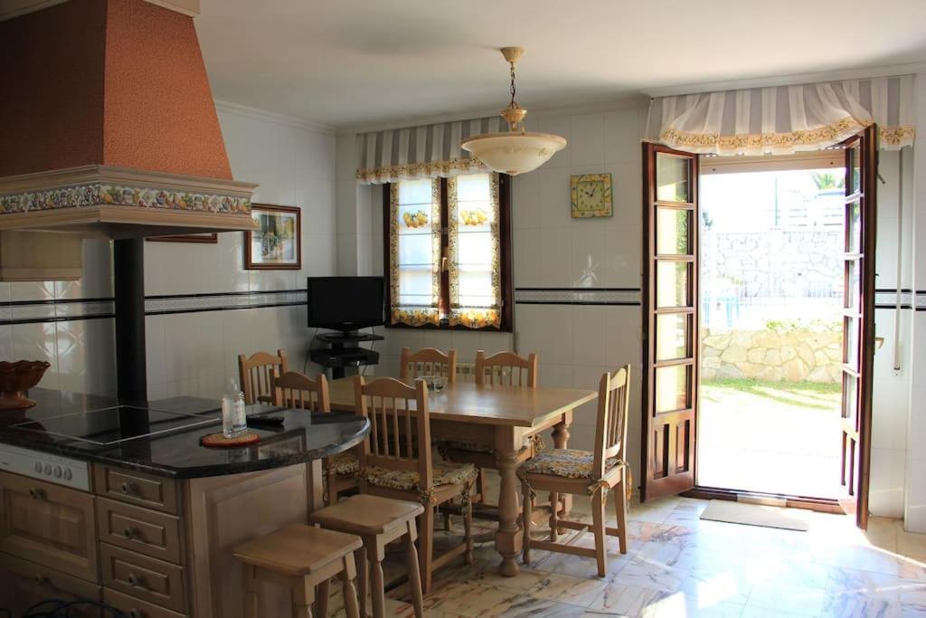 Villa Marta Сантилана дел Мар Екстериор снимка
